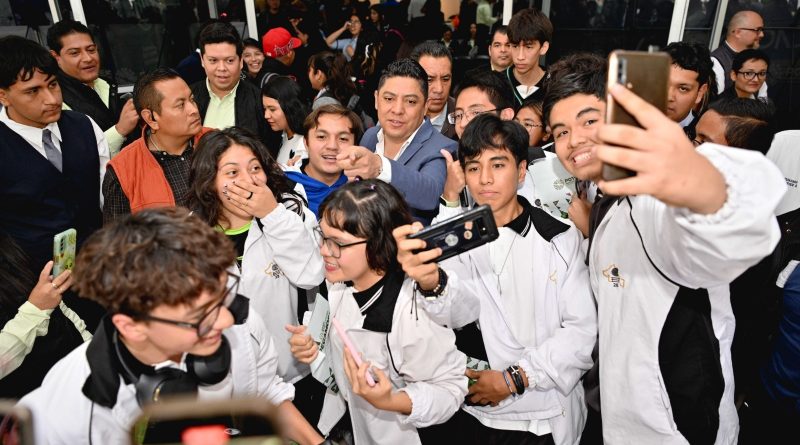 RICARDO GALLARDO ANUNCIA MÁS DE 6 MIL 500 BECAS PARA ESTUDIOS SUPERIORES Y POSGRADOS
