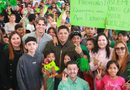 RICARDO GALLARDO LLEVA APOYOS ESCOLARES Y NUEVO ALUMBRADO A VILLA DE POZOS