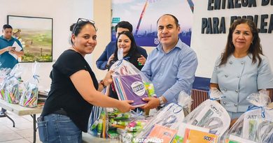 ENTREGA DE ÚTILES ESCOLARES A FAMILIAS DE TRABAJADORES MUNICIPALES