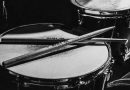 BATERISTA COLAPSA Y FALLECE EN PLENO ESCENARIO DURANTE FESTIVAL DE ROCK