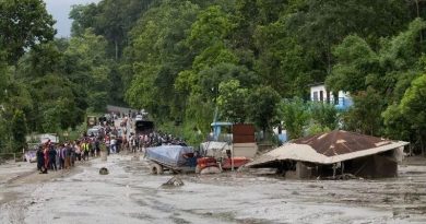 CHINA CONTINÚA EVACUANDO AFECTADOS TRAS LA RIADA EN LA FRONTERA CON NEPAL