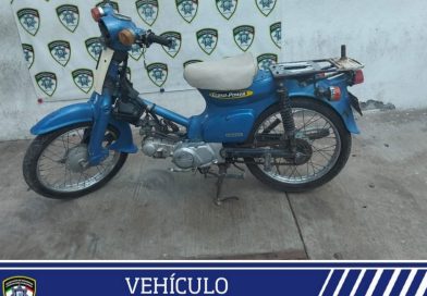 Policía de la Capital recupera motocicleta con reporte de robo vigente