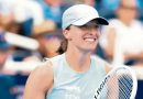 IGA SWIATEK REMONTA ANTE MARÍA SÁKKARI Y AVANZA EN CINCINNATI