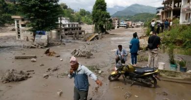 RIADA EN NEPAL DEJA DESAPARECIDOS Y MÁS DE 50 MUERTOS