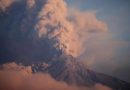 VOLCÁN DE FUEGO DE GUATEMALA ENTRA EN ERUPCIÓN Y OBLIGA A EVACUAR COMUNIDADES CERCANAS