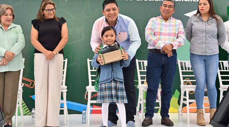 DESARROLLO Y JUSTICIA SOCIAL LLEGAN A LAS CUATRO REGIONES: RICARDO GALLARDO