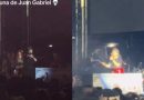 ALEKS SYNTEK DISCUTE CON FAN QUE LE PIDIÓ CANCIÓN DE JUAN GABRIEL EN CONCIERTO PATRIO