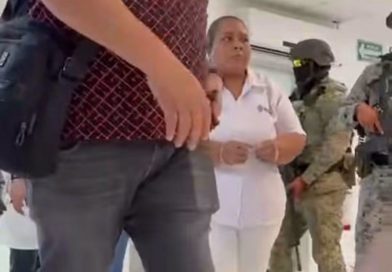 #Nacional | Detienen a enfermera dentro de hospital del ISSET por presunta falta de pensión.