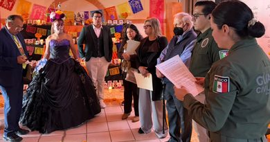GOBIERNO DEL ESTADO HONRA A ELEMENTOS DE SEGURIDAD CON ALTARES MONUMENTALES DE DÍA DE MUERTOS