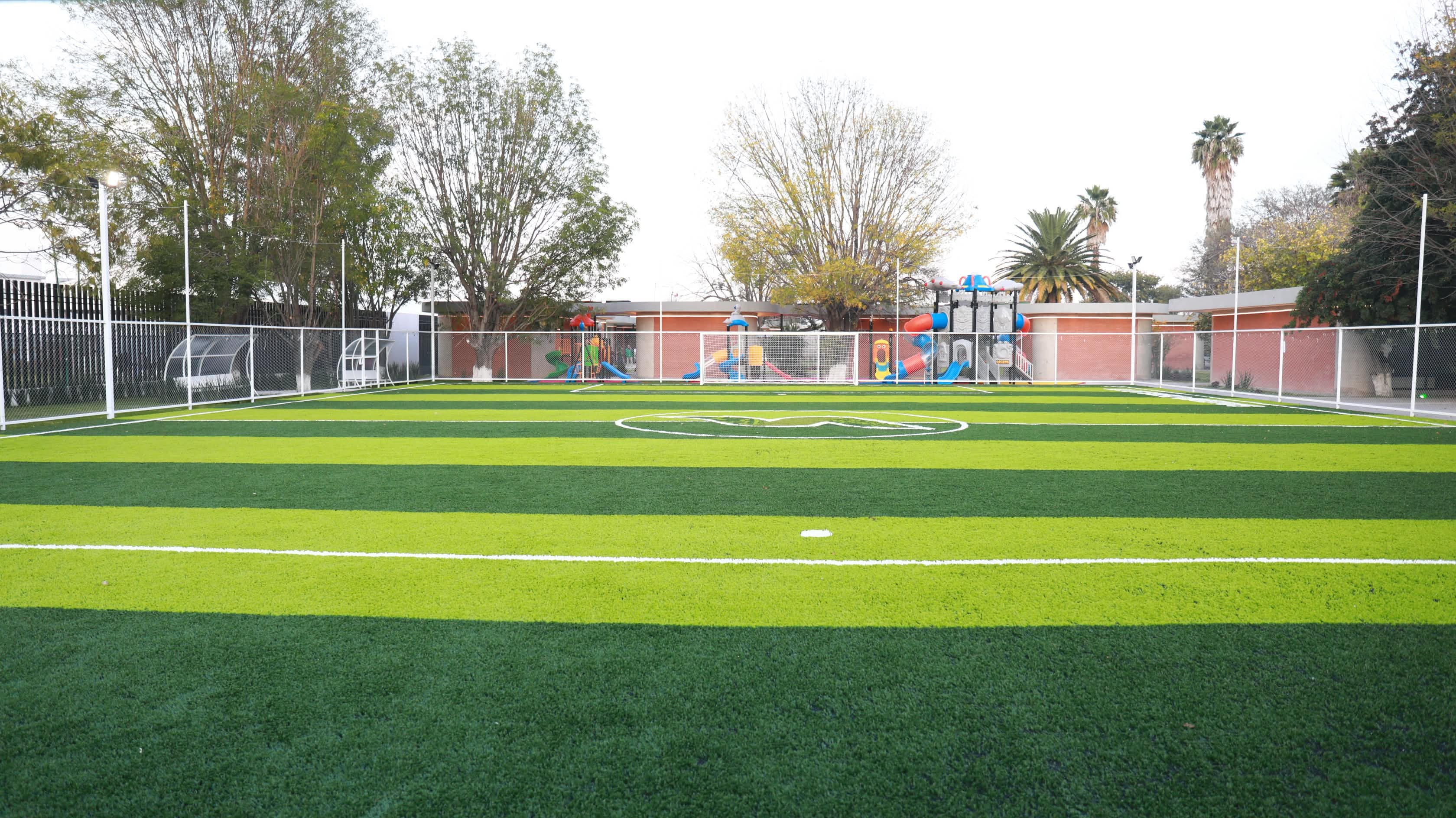 EL GOBERNADOR RICARDO GALLARDO INAUGURA MODERNO CENTRO DEPORTIVO Y DE CAPACITACIÓN EN SOLEDAD