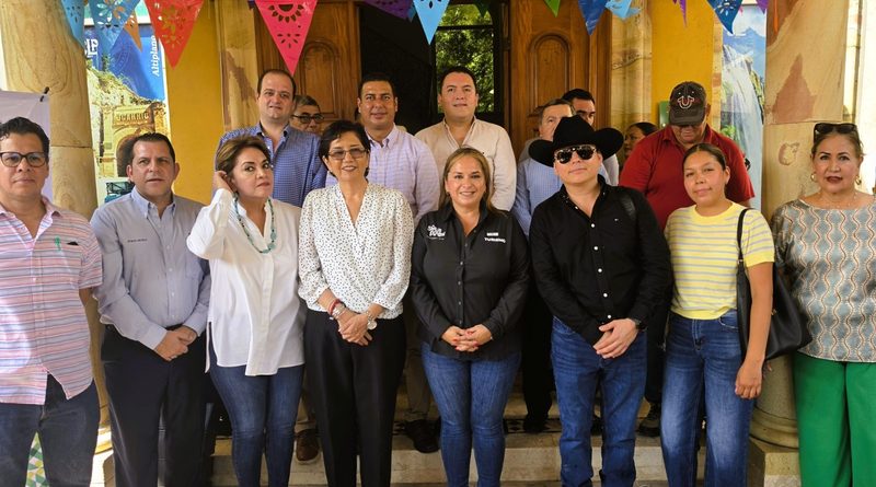 ARTESANOS HUASTECOS AMPLÍAN ESPACIOS DE VENTA CON RAÍCES HUASTECAS