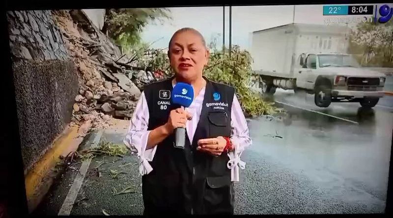 CAMIONETA ARROLLA A REPORTERA Y CAMARÓGRAFO EN PLENA COBERTURA EN VIVO