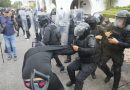 INVESTIGAN A 17 POLICÍAS POR USO EXCESIVO DE LA FUERZA EN PROTESTA POR AGUA CONTAMINADA