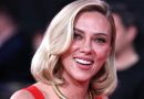 SCARLETT JOHANSSON ROBA MIRADAS CON UN VESTIDO ROJO EN LONDRES