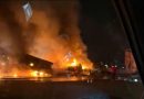 TRÁILER CHOCA Y SE INCENDIA DURANTE BLOQUEO DE TRANSPORTISTAS EN LA TOLUCA-MÉXICO